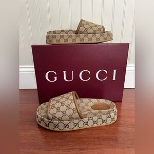Gucci Clarice GG Logo All Over Canvas Platform Slide Sandals Beige EU 39